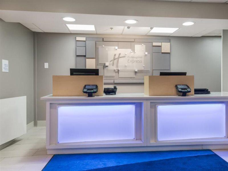 Holiday Inn Express - Plymouth By Ihg Exterior foto